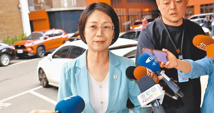 苦苓突警告“别惹林秉文”,徐巧芯呛:不会畏惧这些司法败类