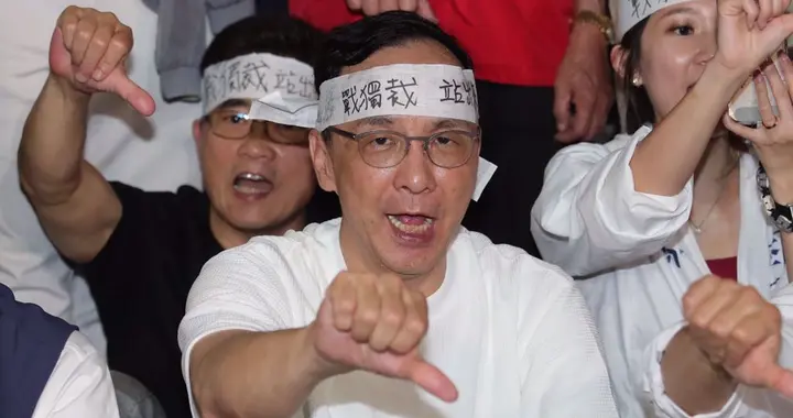 曹兴诚说要捐30亿新台币却不见下文,徐巧芯轰其一骗再骗