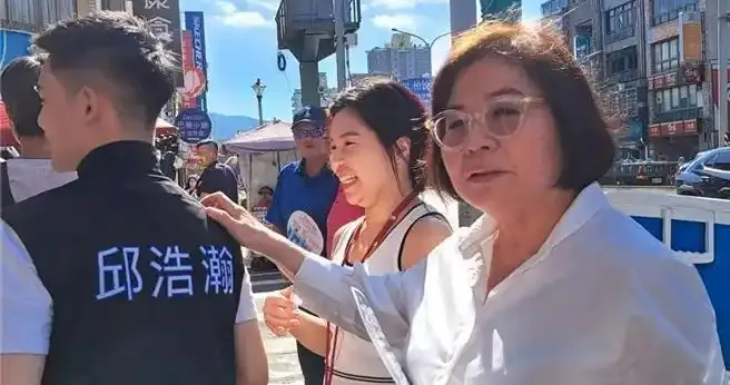 大翻车!台歌手呛陈玉珍“我合法要饭”,遭起底竟是绿营民代助理