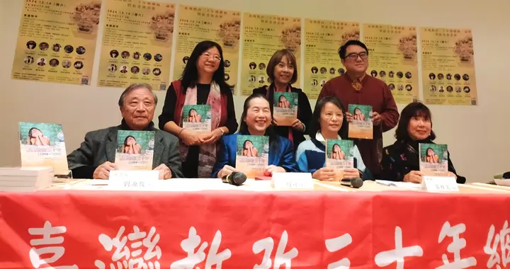 特别费遭删,韩国瑜仍送女民代每人一盆玫瑰花庆祝妇女节