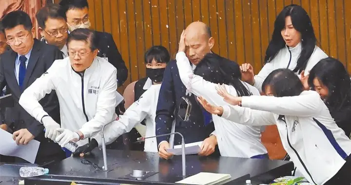 大罢免交锋一触即发!蓝营20日起办百场说明会,绿营则让卓荣泰亲自下乡