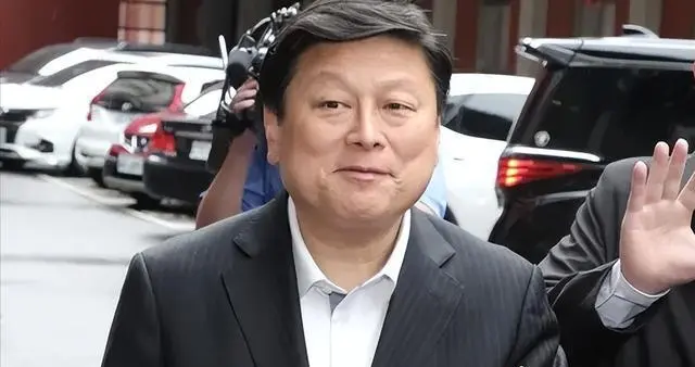 钟东锦向民进党喊话:“大罢免”像原子弹不能乱用,会相互毁灭