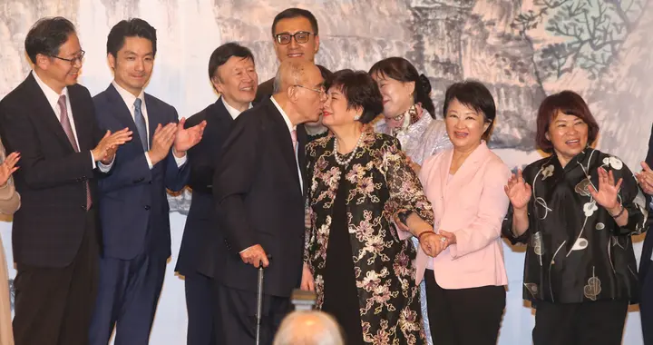 黄国昌接民众党主席将面临三大挑战,白营人士盼蔡壁如继续努力