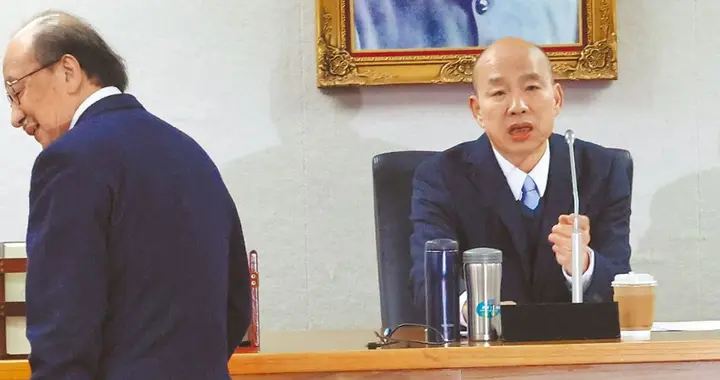 赖清德政权靠谎言维系?台湾香蕉一斤18元人民币,网友吐槽反被出征