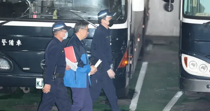 全台大学校长会议沦政令宣导会,网友讽:民进党领导下,大学不需要脊梁