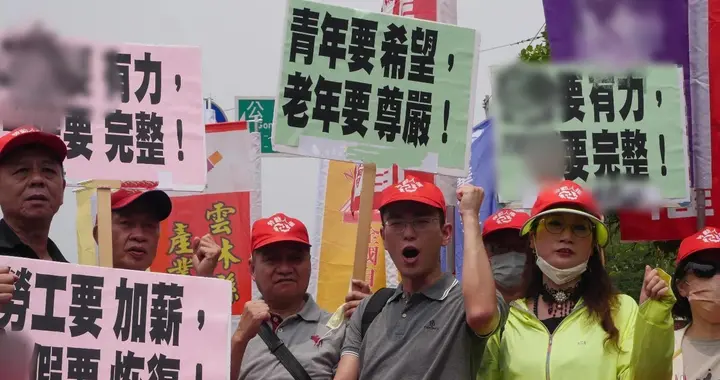 国台办:涉台胞证件两项新政将进一步便利台胞在大陆学习、创业、就业、生活