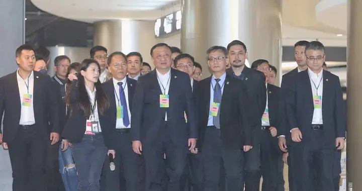 赖清德政权靠谎言维系?台湾香蕉一斤18元人民币,网友吐槽反被出征