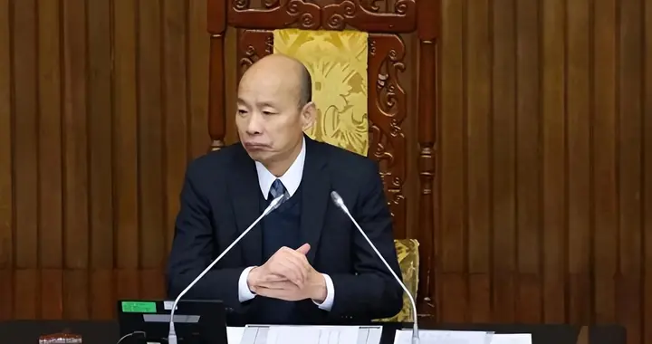 见特朗普泽连斯基激烈争吵,游盈隆吁赖清德别学蔡英文:显得愚蠢多余