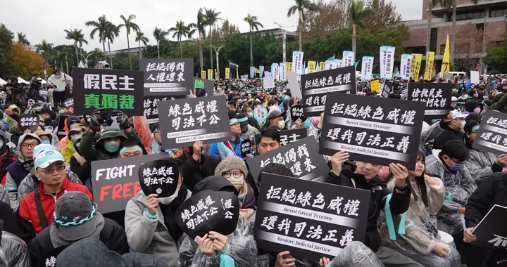 朱立伦当志工,蓝营成立罢免吴思瑶总部,喊话“不能坐以待毙”