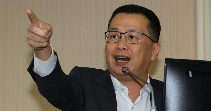 王鸿薇曝香蕉太贵竟遭围攻,蓝营青年提韩国瑜往日遭遇痛批民进党