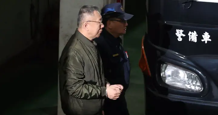 绿粉瞎批“赖清德父去世时柯搞直播”,网友傻眼:柯文哲才五个月