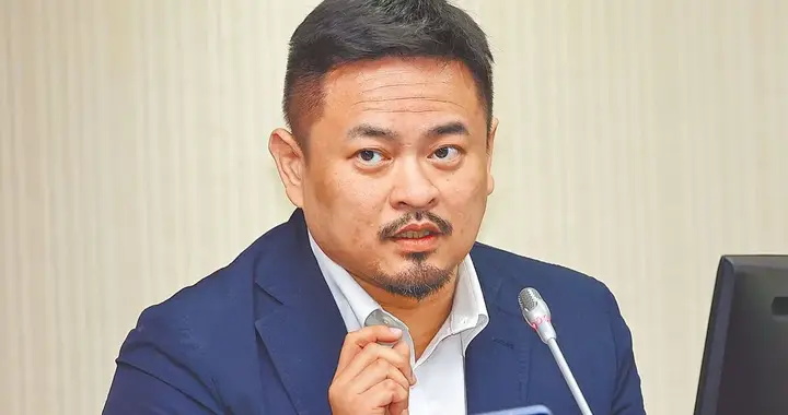 马英九、萧美琴参拜巧遇,马英九呼吁罢免需谨慎:对岛内政局不好