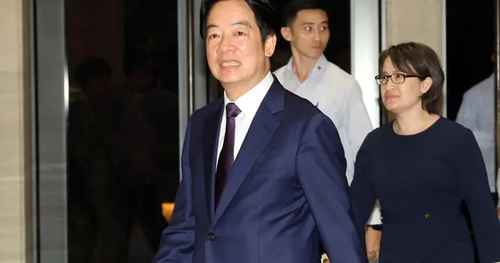 黄国昌率小草看守所外声援柯文哲,喊话让赖清德好好摸摸良心
