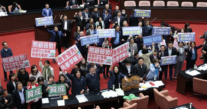 痛批民进党全盘“押宝”美国,陈学圣:岂不见如今乌克兰下场?