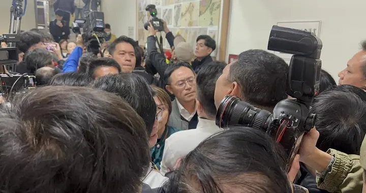 叹台湾校园“越来越绿”,统派青年:“台独”拖垮台湾高教竞争力