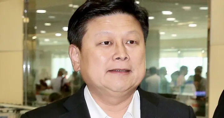 罢绿青年遭搜查!侯汉廷赴北检声援,批民进党搞“绿色恐怖”操纵罢免