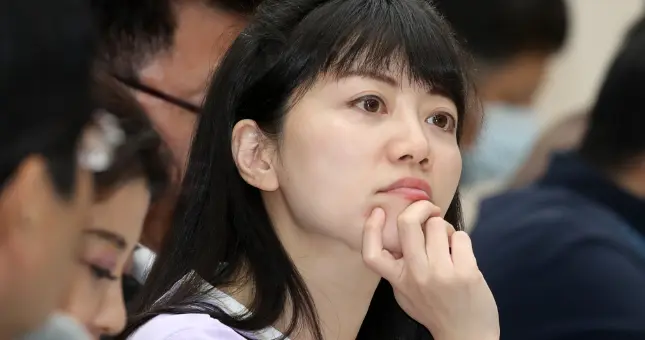 罢免吴思瑶换领衔人!2400份同意书已送出,拼6月达3.5万份二阶连署