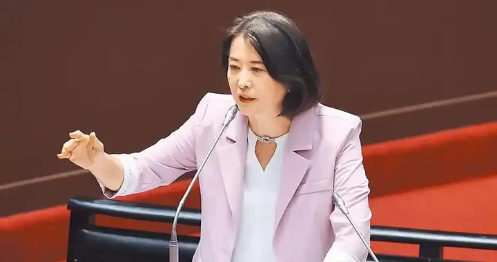 沈伯洋的基金会被爆接受美国数千万资金,侯汉廷:应比照柯文哲案标准调查