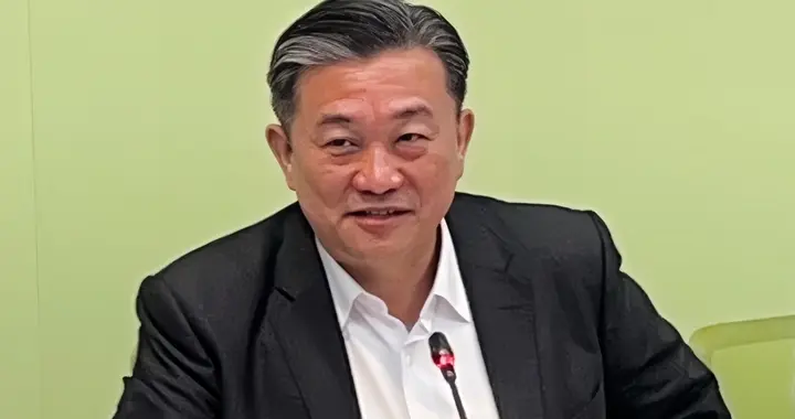 柯建铭协商怒丢红龟粿,韩国瑜安抚:脚刚开过刀,不可搬石头砸脚