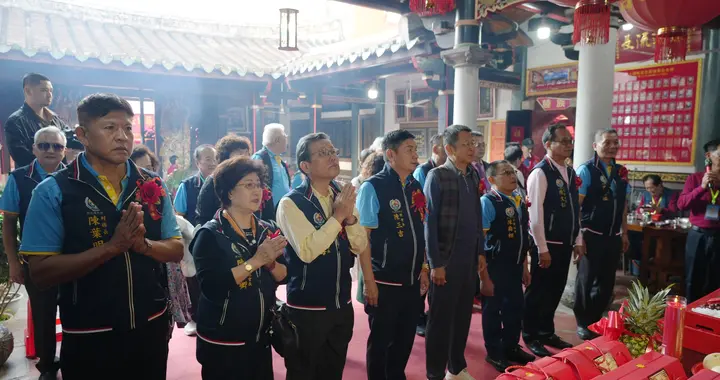 两岸亲子、闺蜜双人瑜伽庆女神节,在厦台青:运动中增进感情