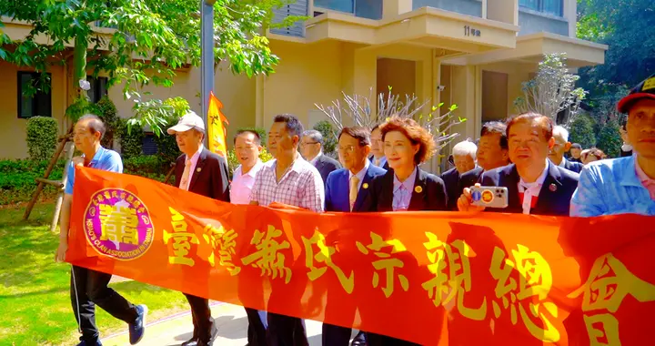 见特朗普泽连斯基激烈争吵,游盈隆吁赖清德别学蔡英文:显得愚蠢多余